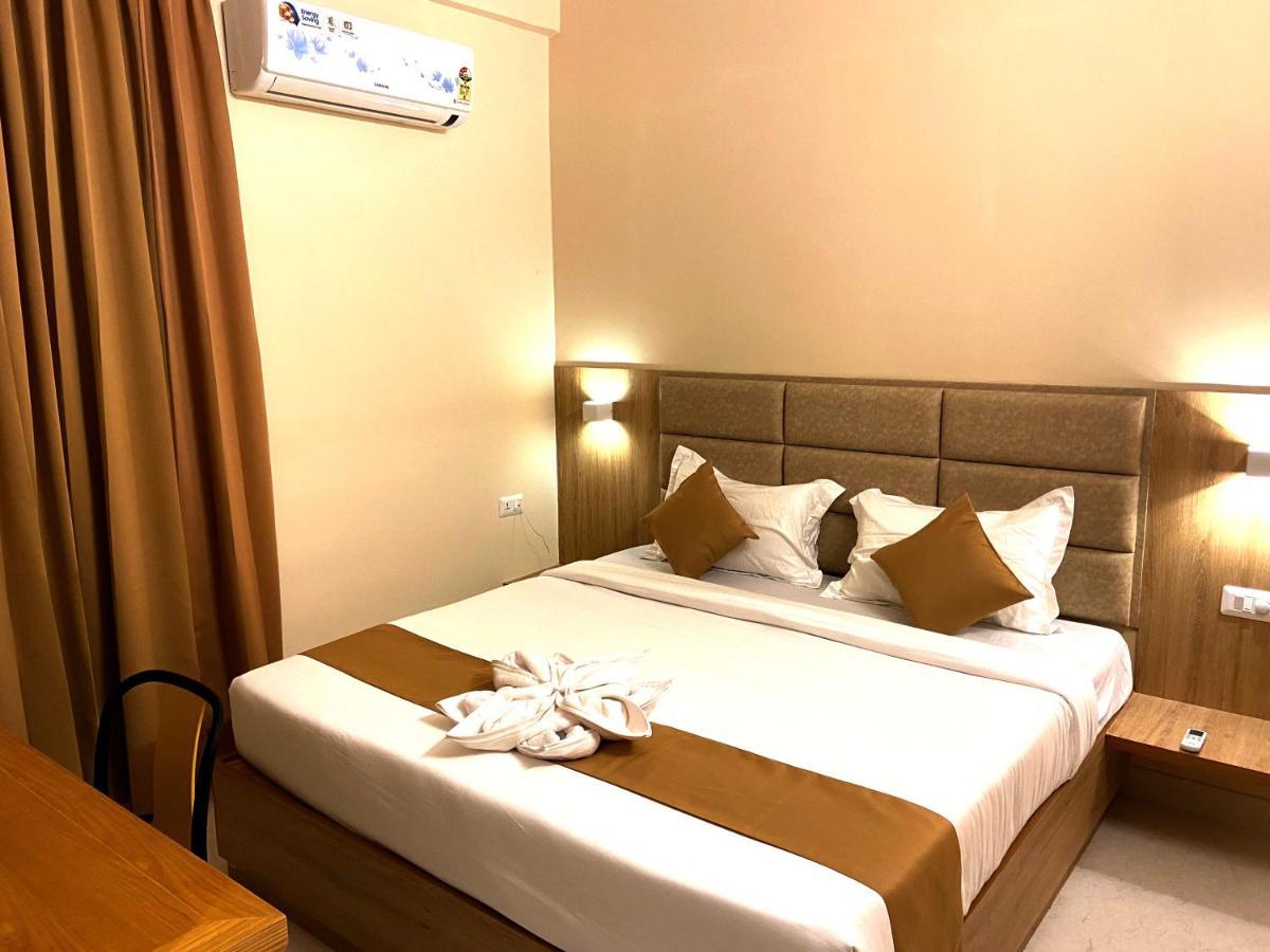 Tag Hotels Irugur Exterior foto